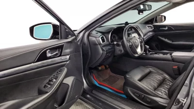 Nissan MAXIMA