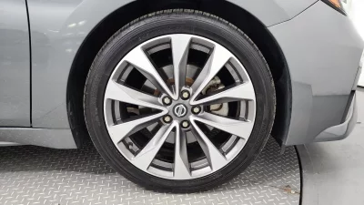 Nissan MAXIMA