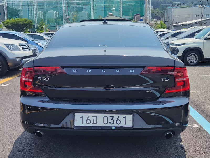 Volvo S90