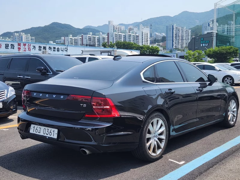 Volvo S90