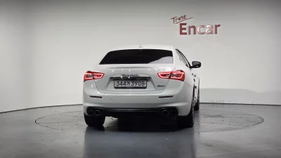 Maserati GHIBLI