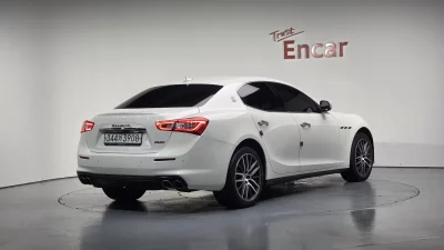Maserati GHIBLI
