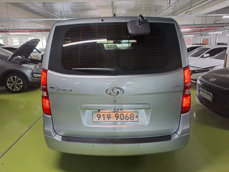 Hyundai Starex