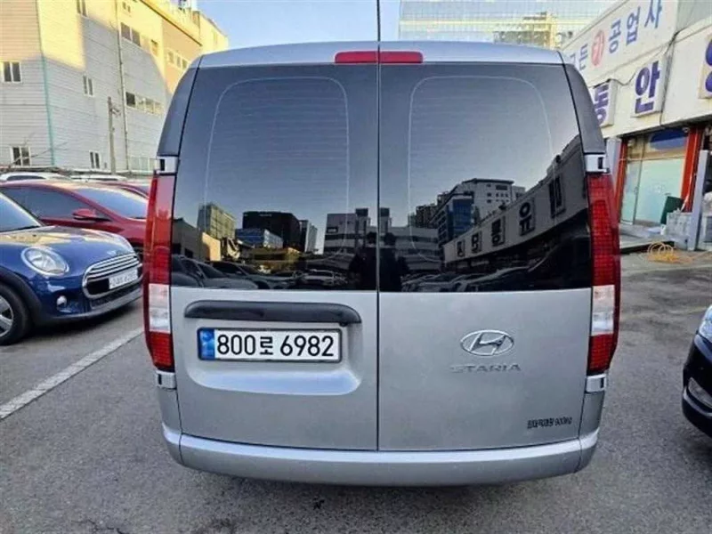 Hyundai Staria