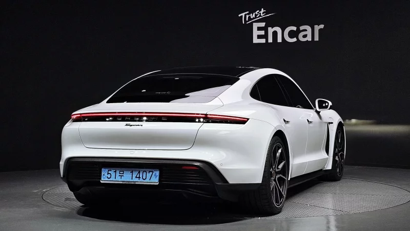 Porsche TAYCAN