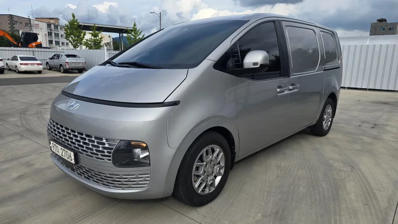 Hyundai Staria
