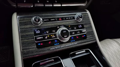 Lincoln AVIATOR