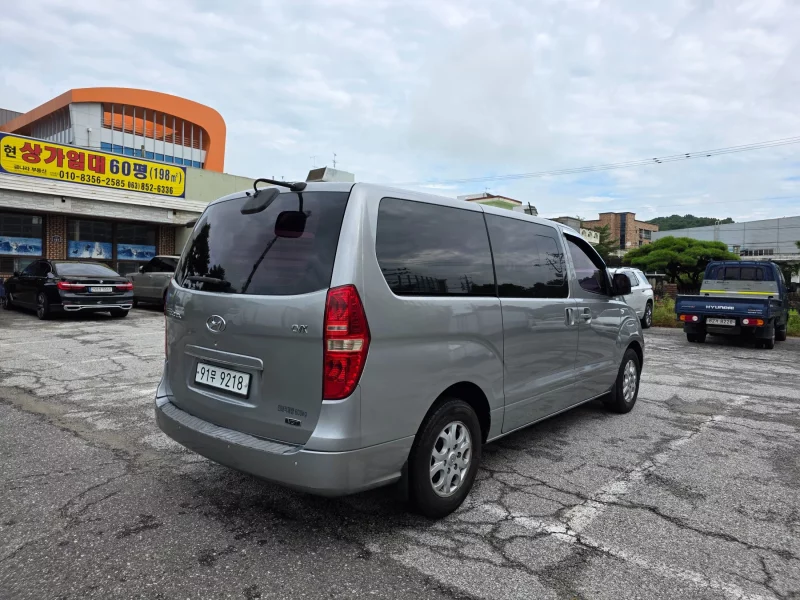 Hyundai Starex