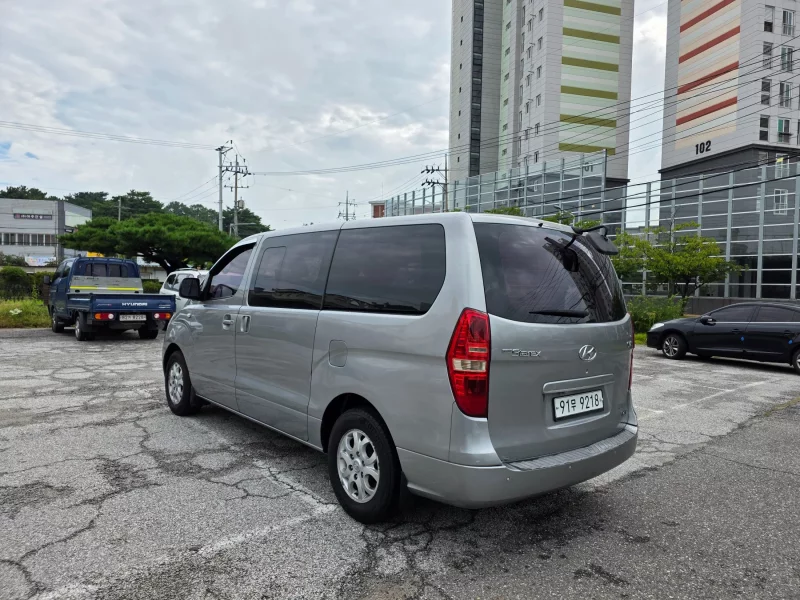 Hyundai Starex