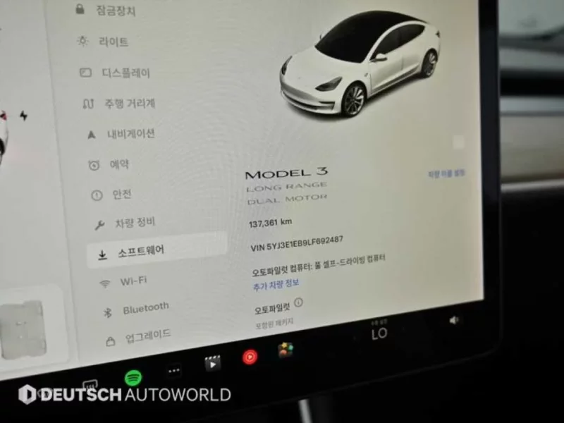 Tesla MODEL 3