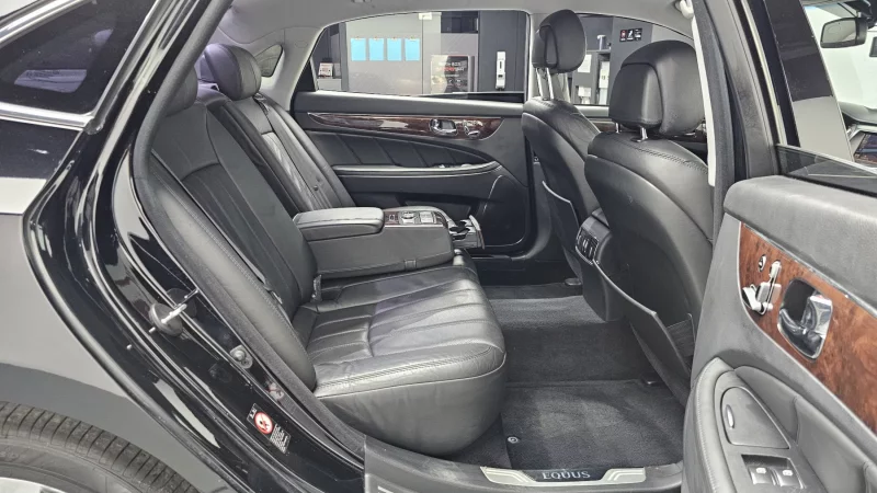 Hyundai Equus