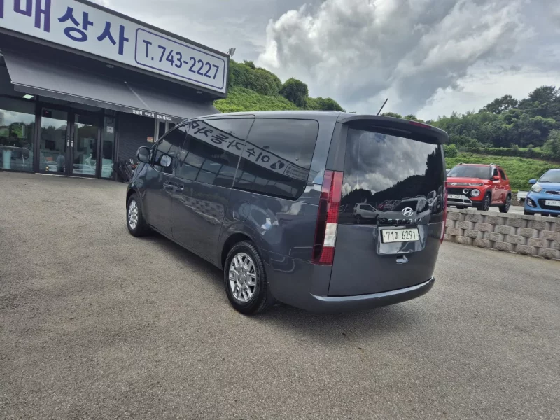 Hyundai Staria