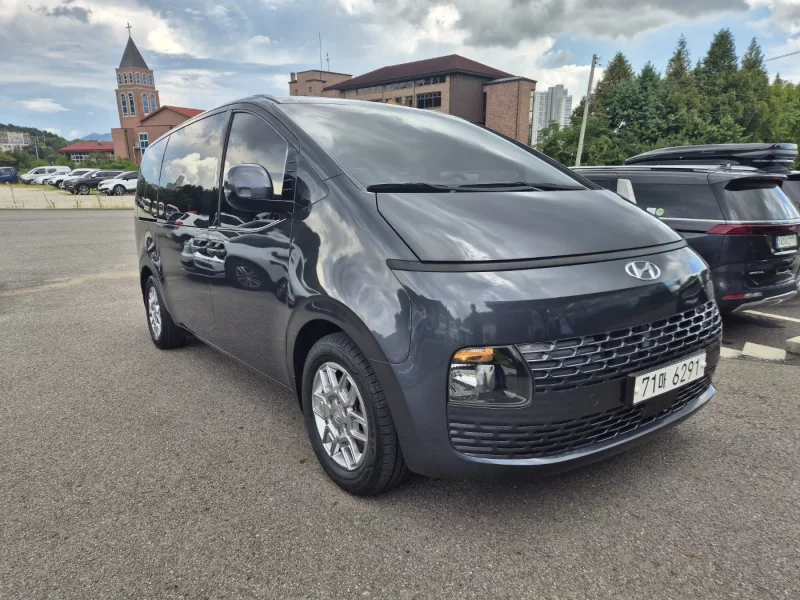 Hyundai Staria