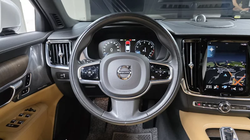 Volvo S90