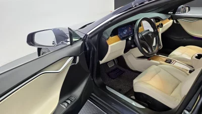 Tesla MODEL S