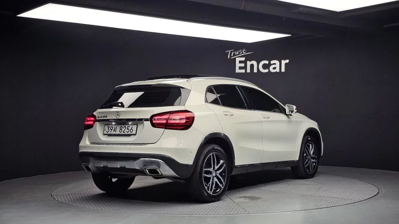 Mercedes-Benz GLA-Class