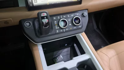 Land Rover DEFENDER