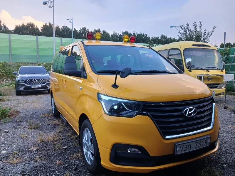 Hyundai Starex
