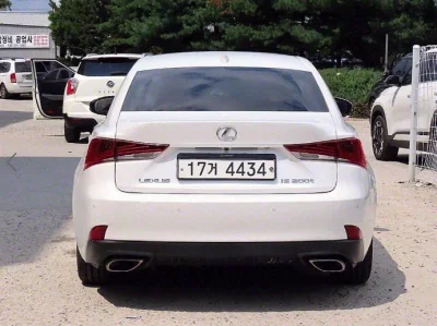 Lexus IS