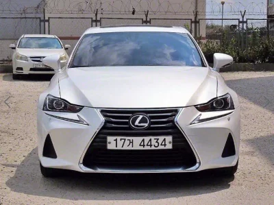 Lexus IS
