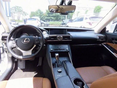 Lexus IS