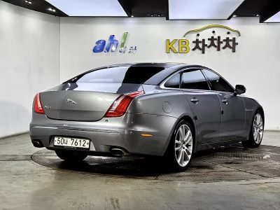 Jaguar XJ