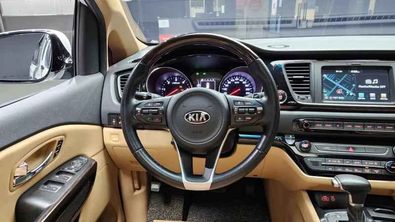 Kia Carnival