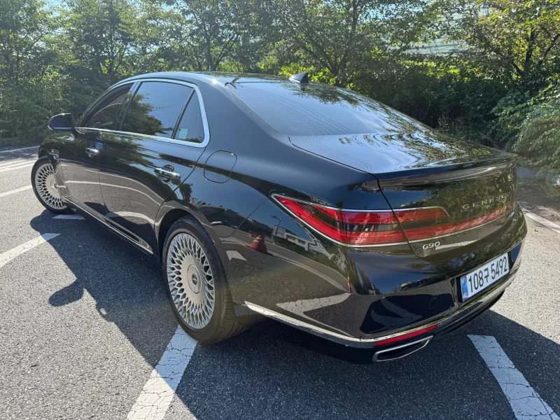 Genesis G90