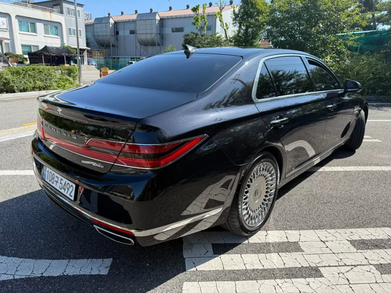 Genesis G90