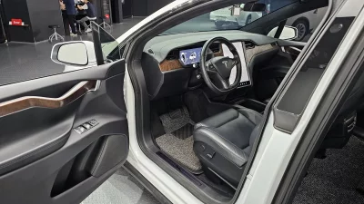 Tesla MODEL X