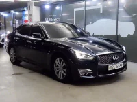 Infiniti Q70