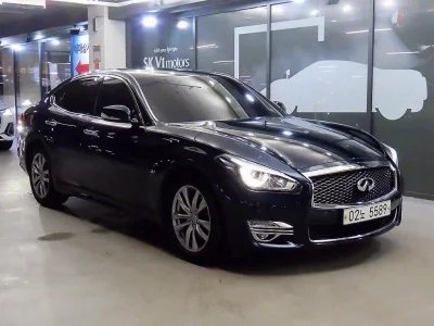 Infiniti Q70