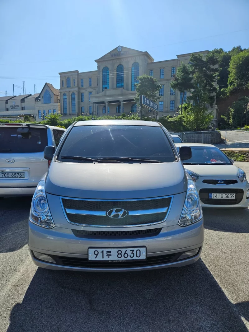 Hyundai Starex