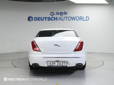 Jaguar XJ