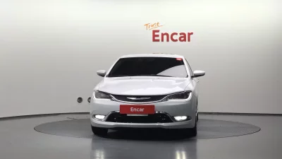 Chrysler 200