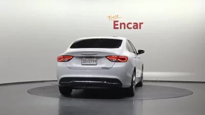 Chrysler 200