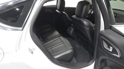 Chrysler 200