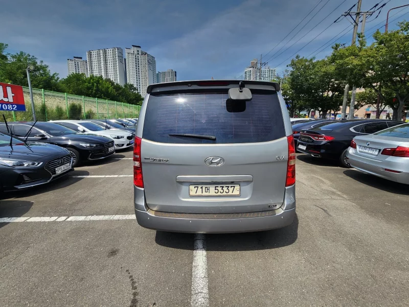Hyundai Starex