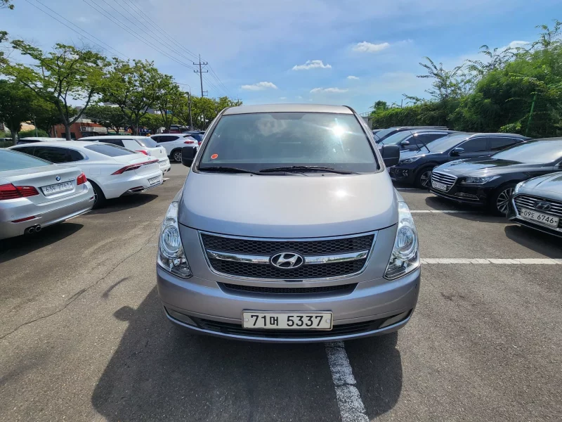 Hyundai Starex