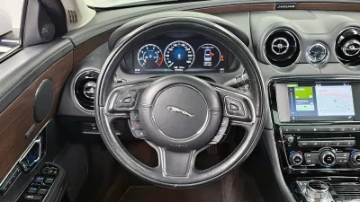 Jaguar XJ