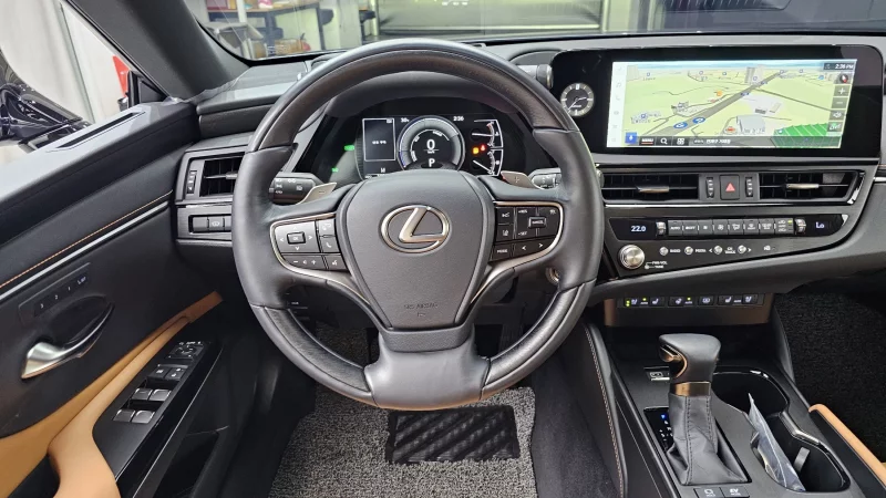 Lexus ES