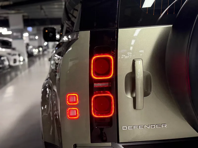 Land Rover DEFENDER