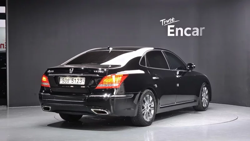 Hyundai Equus