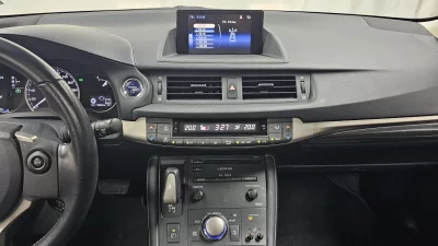 Lexus CT200h