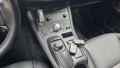 Lexus CT200h