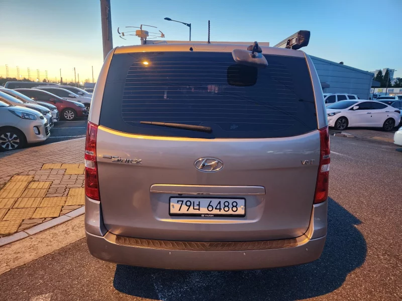 Hyundai Starex