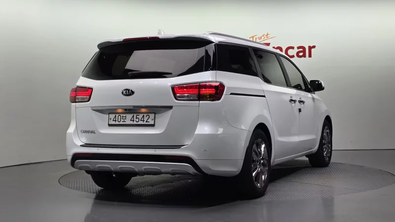 Kia Carnival