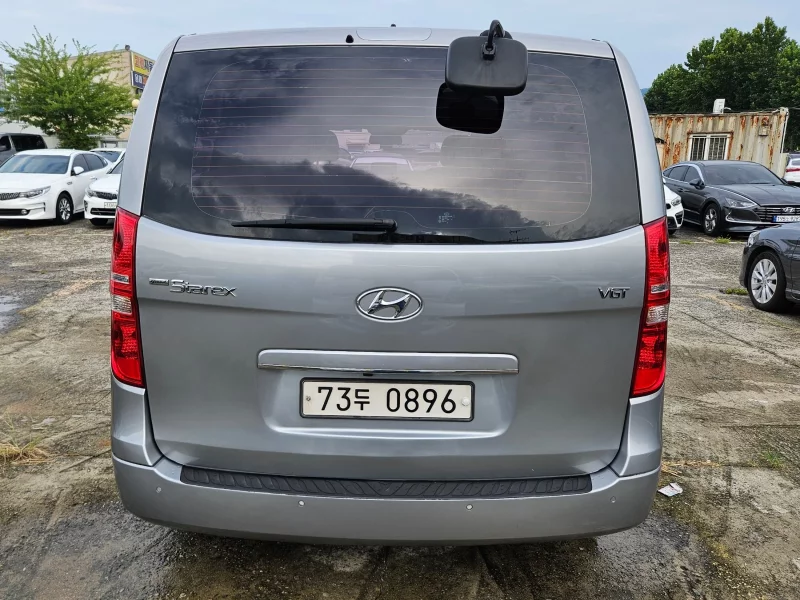 Hyundai Starex