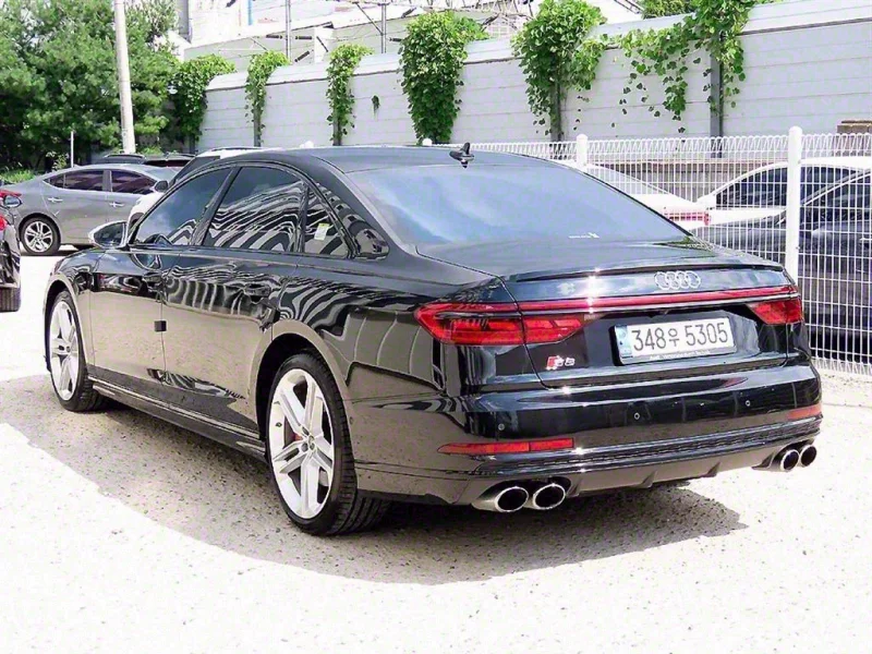 Audi S8