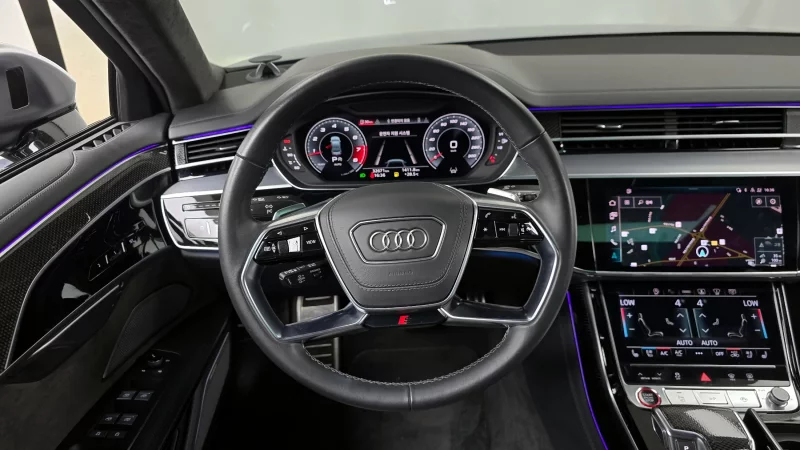 Audi S8